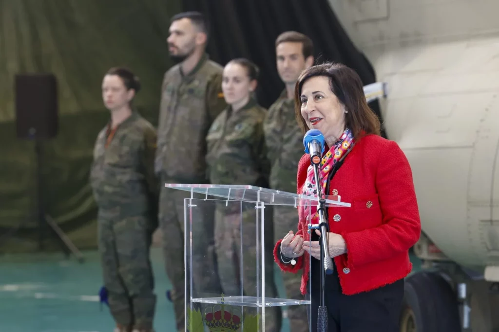 Defensa y Pedro Sánchez olvidan a los militares en el Plan de Rearme 2 Moncloa Margarita Robles preside el acto de entrega de los Chinook (Fuente: Marco Romero-Ministerio de Defensa)